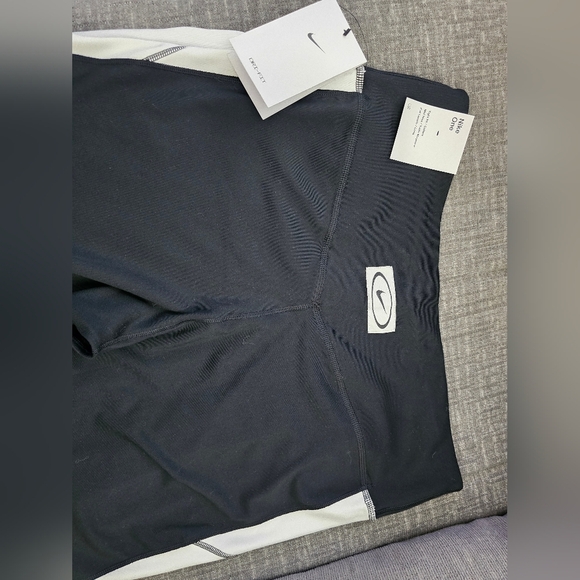 Nike One Dry-fit Black  Womans Leggings (L) - Picture 5 of 5